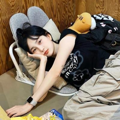 和红色中国人看电视
